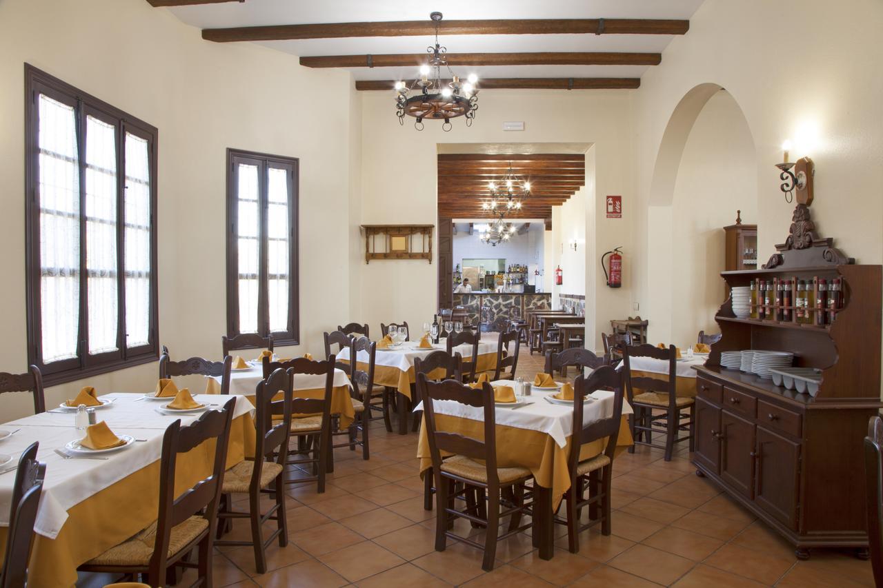Hotel Puerta De La Sierra Puerto Serrano Esterno foto
