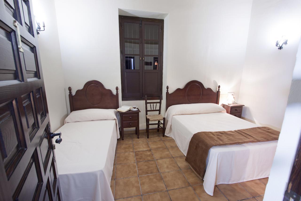 Hotel Puerta De La Sierra Puerto Serrano Esterno foto