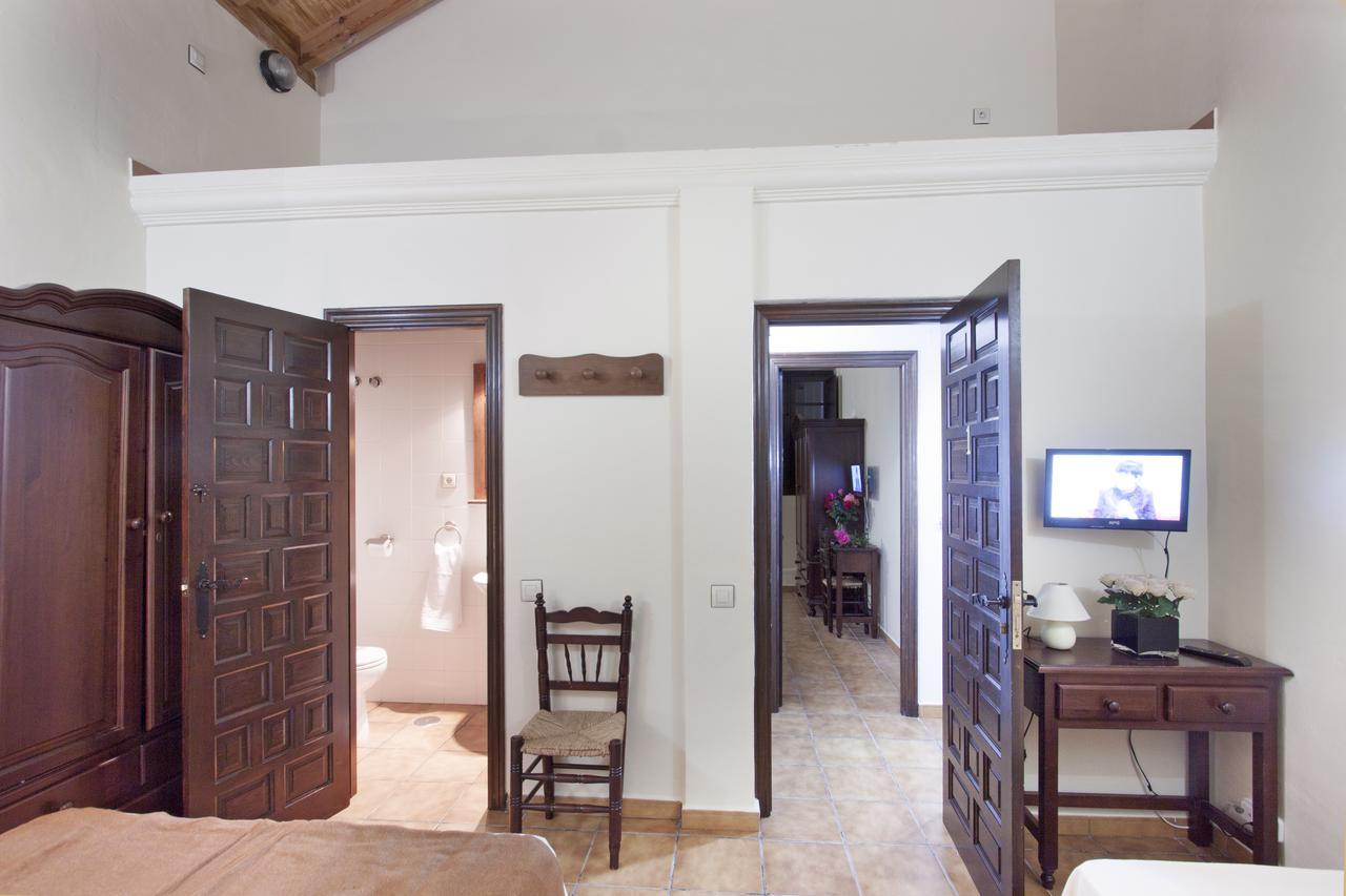 Hotel Puerta De La Sierra Puerto Serrano Esterno foto